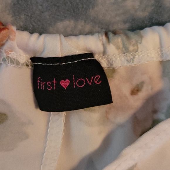 White flower blouse - Picture 3 of 3